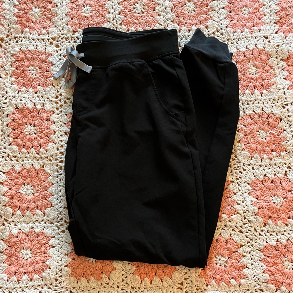 FIGS Women’s Zamora Jogger Style Scrub Slim-Fit Pants- Black/M